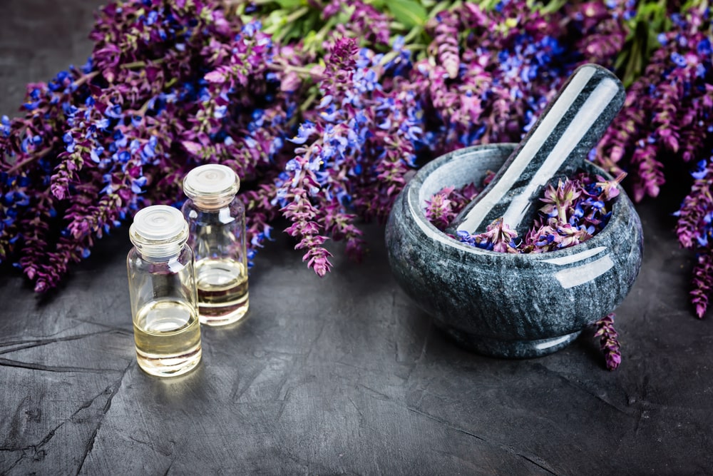 What are the Best Carrier Oils for Clary Sage: Benefits, Uses & Blends