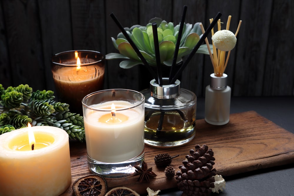 8 Diffuser Blends Inspired by Candle Scents - Recipes with Essential Oils