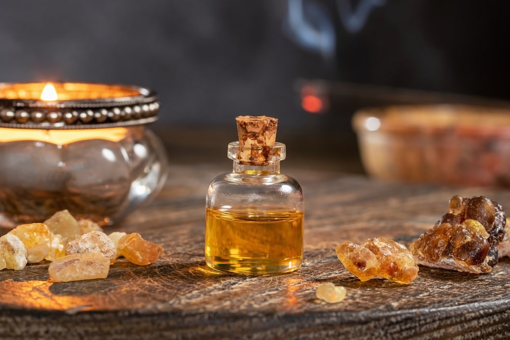 How to Use Frankincense Oil on the Face - VINEVIDA