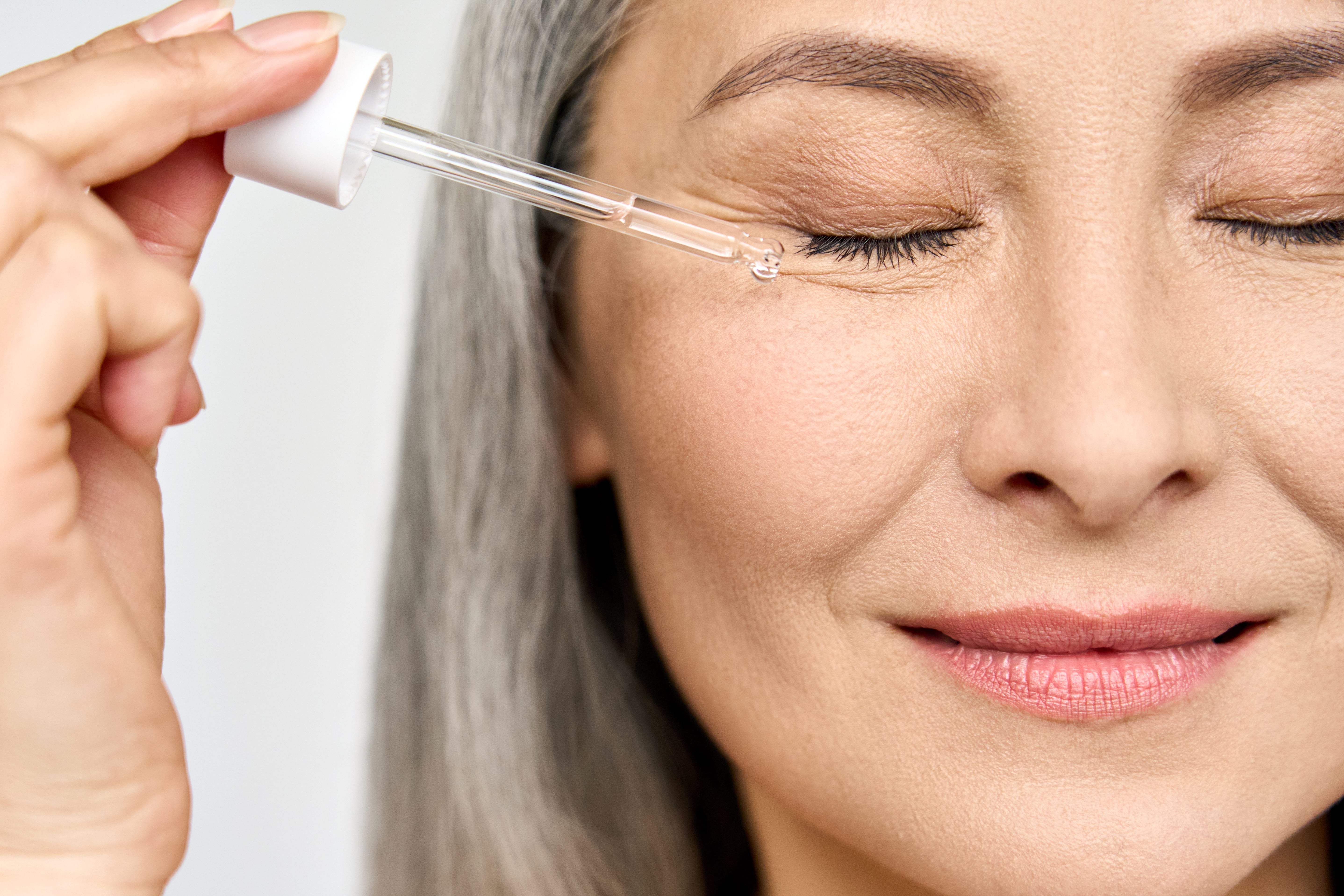 Top 6 Best Carrier Oils For Aging Skin - DIY Recipes and Uses