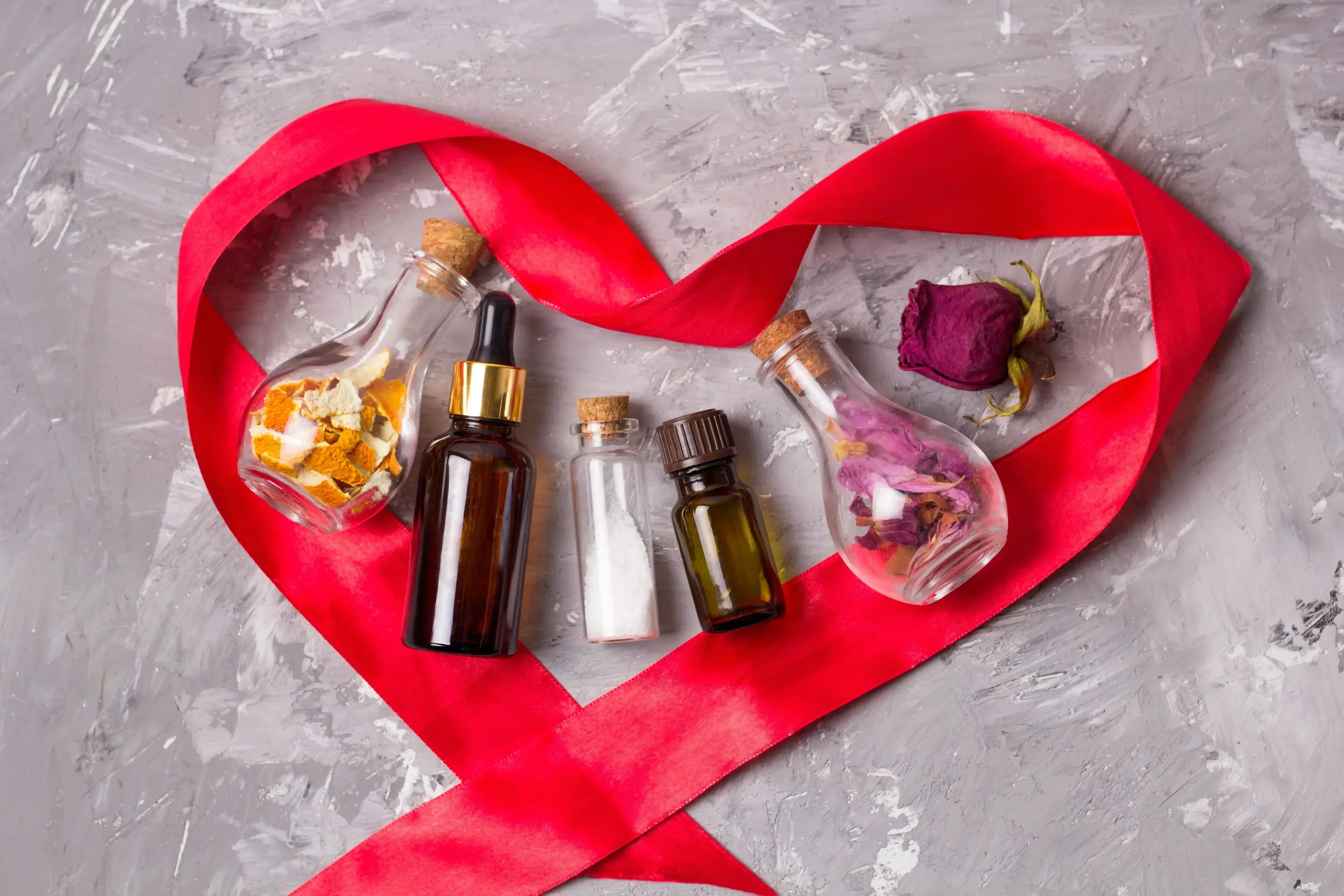 Romantic Essential Oil Rituals For a Memorable Valentine’s Day