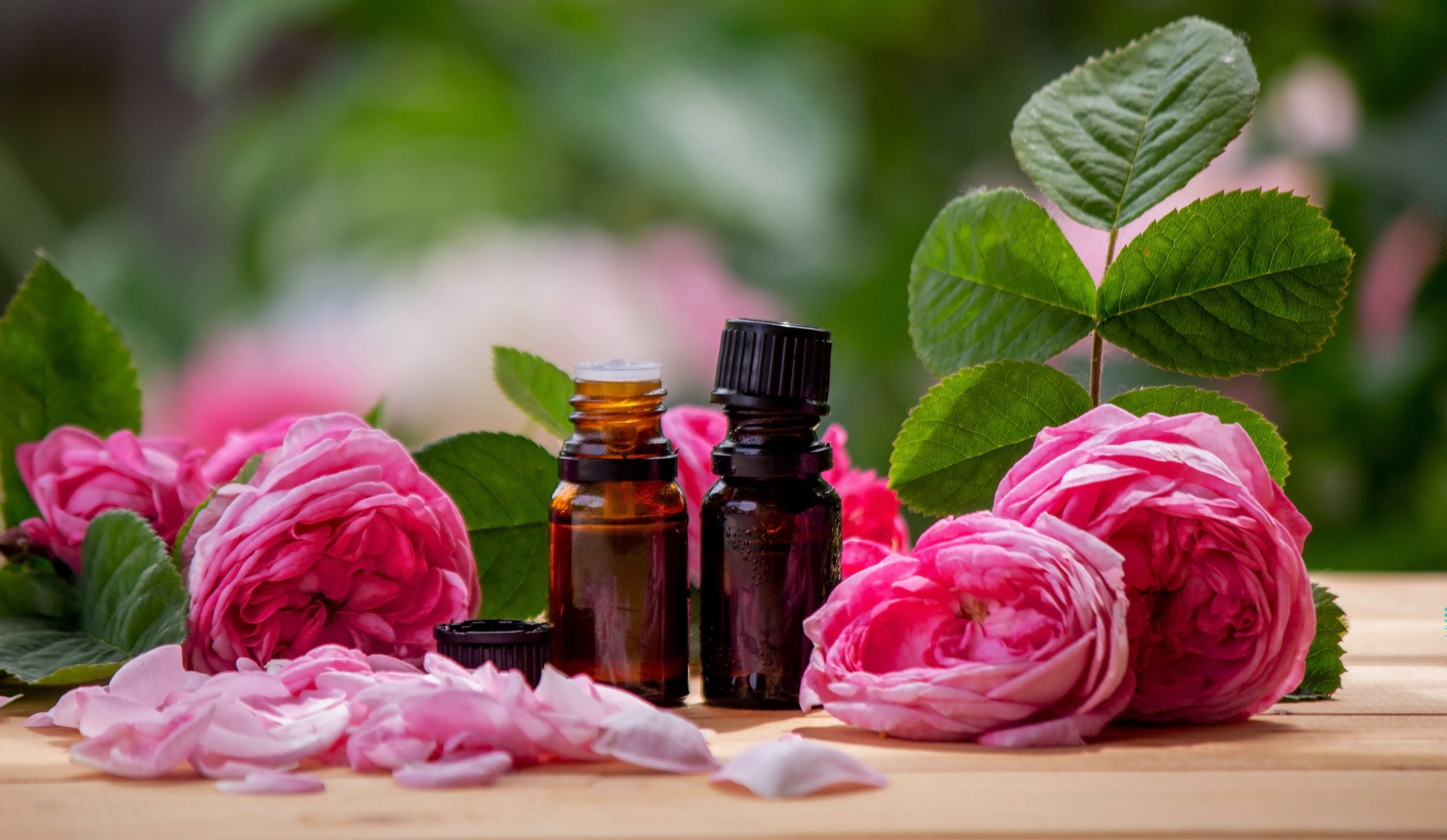 Essential Oils for Psoriasis - Benefits, Safety & Aromatherapy Recipes