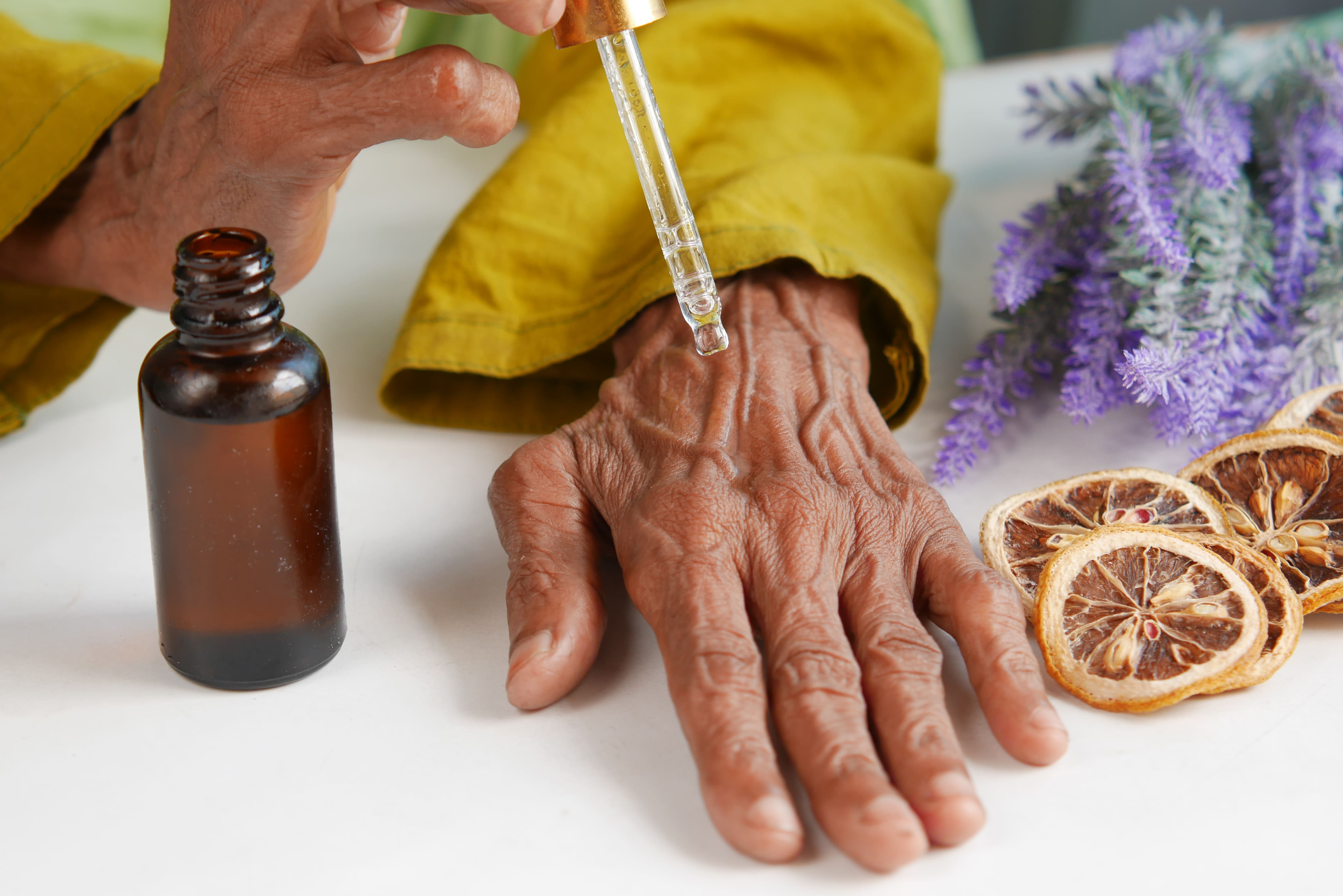 10 Best Essential Oils for Arthritis: By A Clinical Aromatherapist