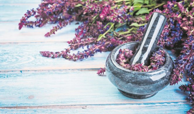 What Blends Well With Clary Sage Essential Oil?
