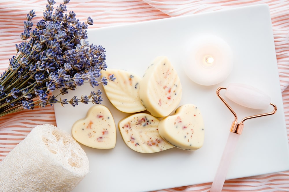 How to Make Bath Melts With Essential Oils