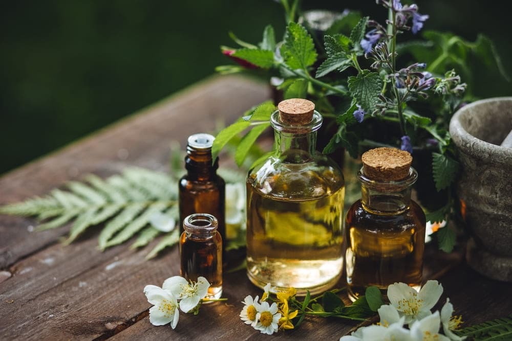 Best Natural Essentials Oils For Deodorant that Work Better than Anti-Perspirant